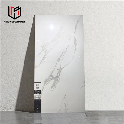 Kiiltävät vs mattalaatat, mikä on parempi